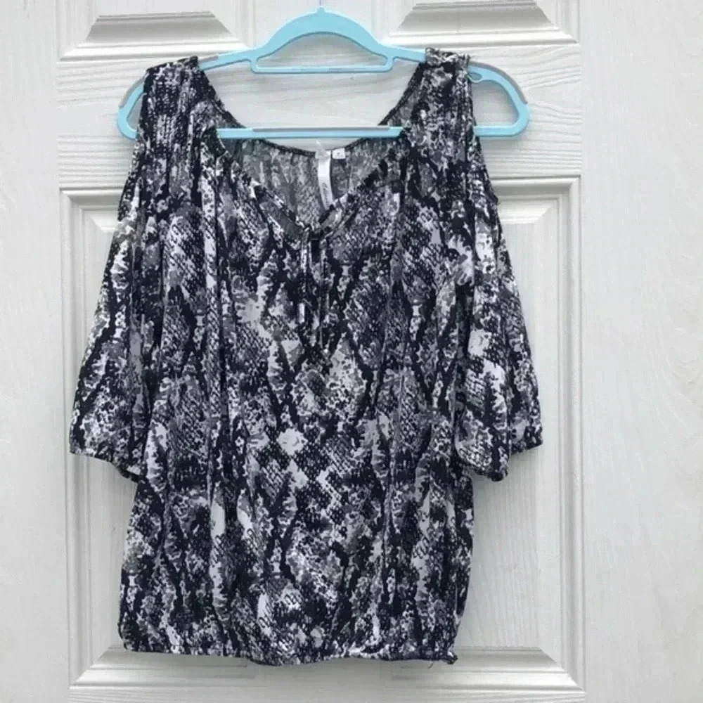 NY collection cold shoulder style top/blouse size medium